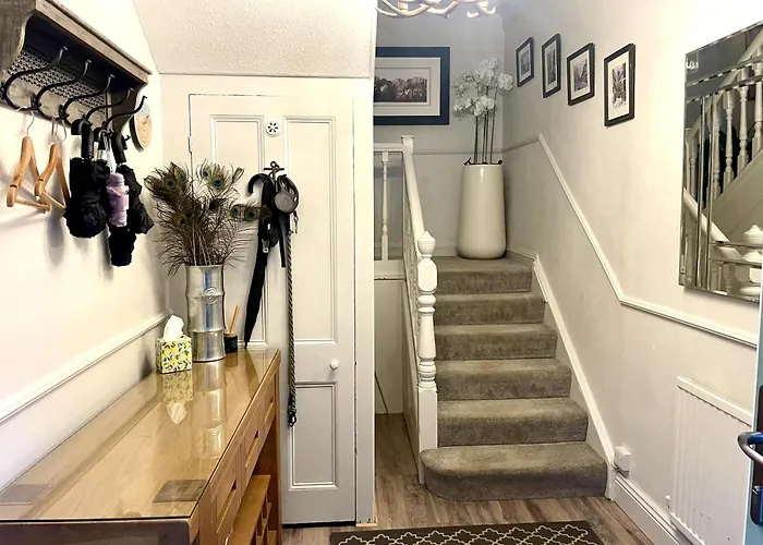 Seaside-scarborough-wifi-parking-petsok-sleeps-7 8