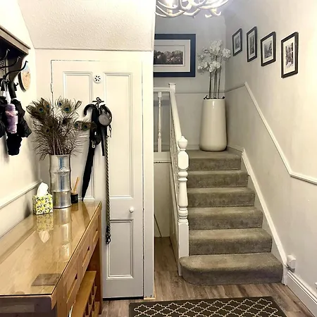 Seaside-scarborough-wifi-parking-petsok-sleeps-7 8