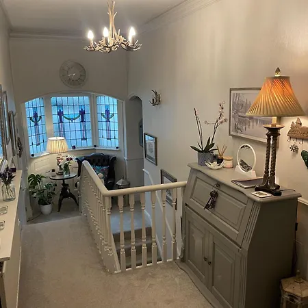 Seaside-scarborough-wifi-parking-petsok-sleeps-7 8 Scarborough