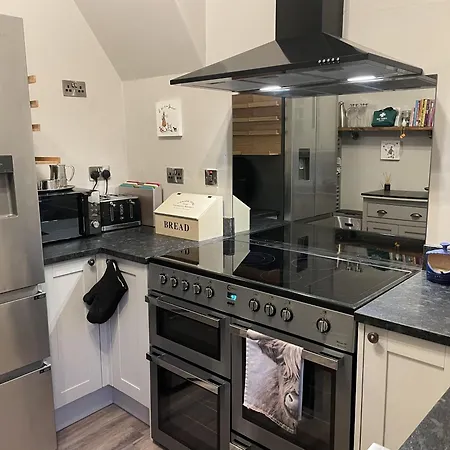 Seaside-scarborough-wifi-parking-petsok-sleeps-7 8 * Scarborough