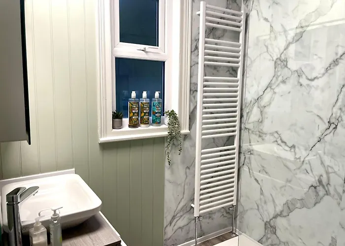 Seaside-scarborough-wifi-parking-petsok-sleeps-7 8 Scarborough