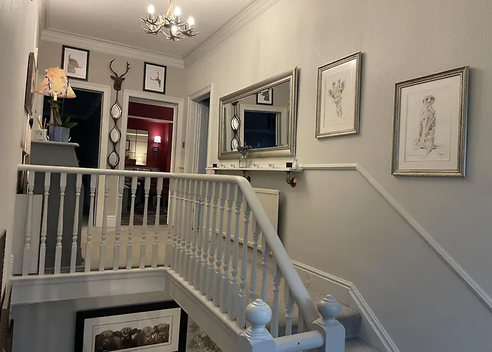 Seaside-scarborough-wifi-parking-petsok-sleeps-7 8 * Scarborough