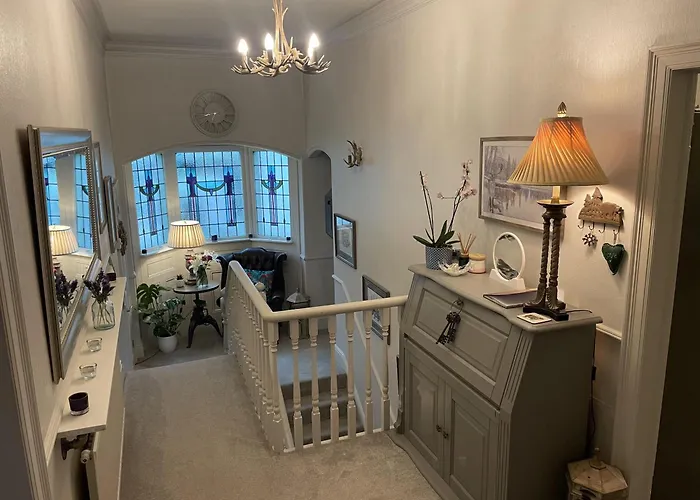 Seaside-scarborough-wifi-parking-petsok-sleeps-7 8 Scarborough