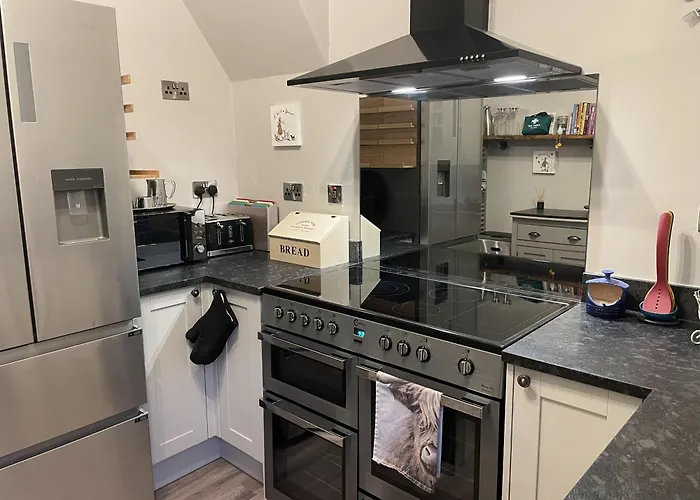 Seaside-scarborough-wifi-parking-petsok-sleeps-7 8 * Scarborough