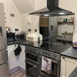 Seaside-scarborough-wifi-parking-petsok-sleeps-7 8 * Scarborough