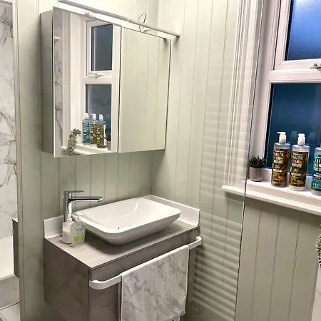 Feriehus Seaside-scarborough-wifi-parking-petsok-sleeps-7 8 *